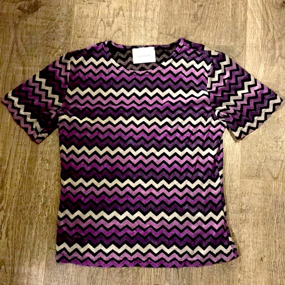 Zigzag Emblem XS(women’s) purple tshirt